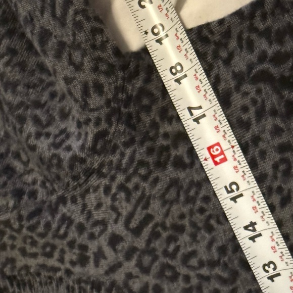 Leopard Print long sleeve Sweater with scoop neck by Calvin Klein - Picture 3 of 6